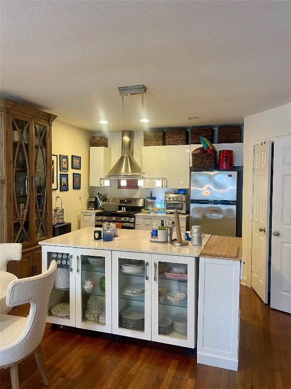 406 East Monroe Street, Unit A Austin, TX 78704 - Photo 14 of 35 a kitchen with a stove and a refrigerator