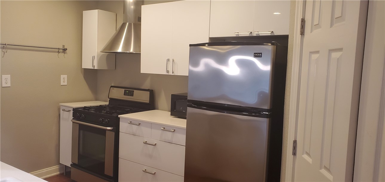 406 East Monroe Street, Unit A Austin, TX 78704 - Photo 23 of 35 a close view of washer and dryer