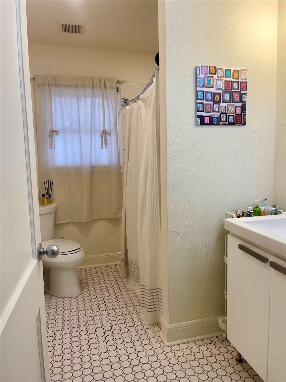 406 East Monroe Street, Unit A Austin, TX 78704 - Photo 29 of 35 a bathroom with a sink a toilet and shower