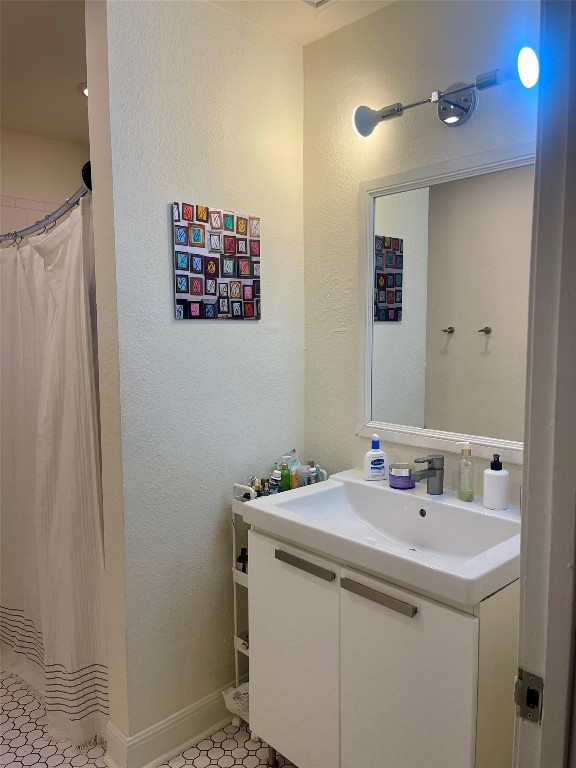 406 East Monroe Street, Unit A Austin, TX 78704 - Photo 30 of 35 a bathroom with a sink and a mirror