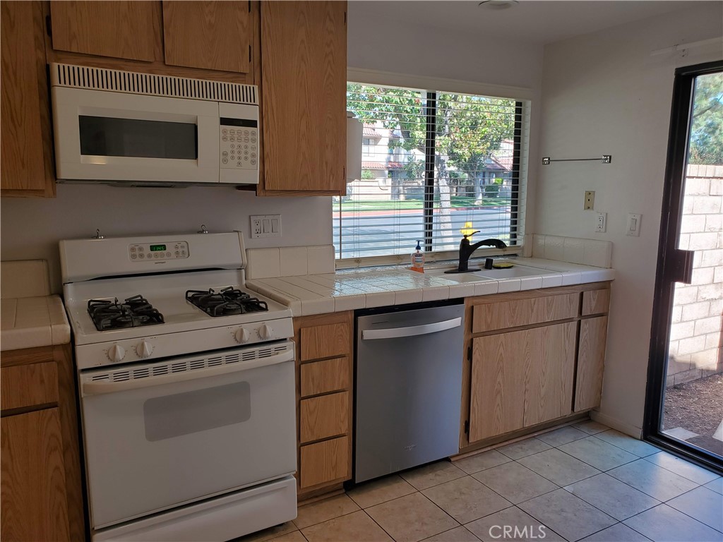 7864 Portola Road Rancho Cucamonga, CA 91730 - Photo 20 of 37 a kitchen with a stove microwave and sink