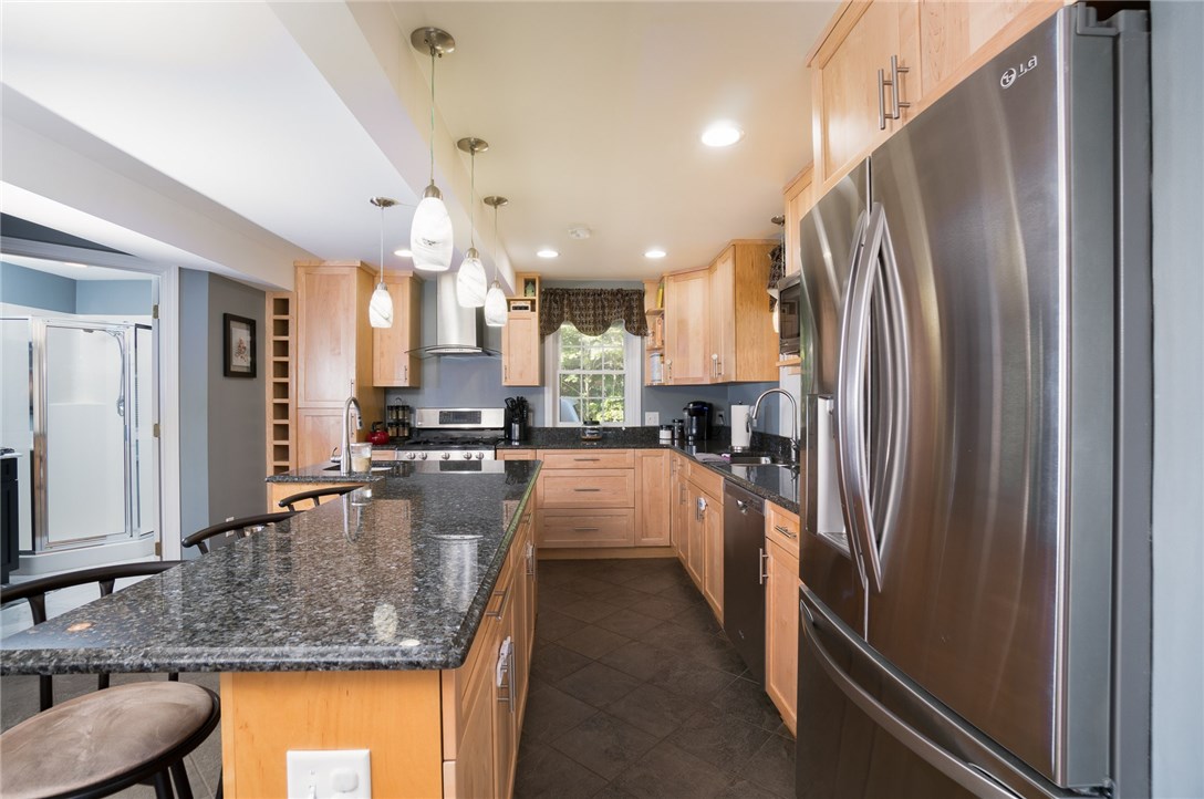 209 Log Road Smithfield, RI 02917 - Photo 14 of 37