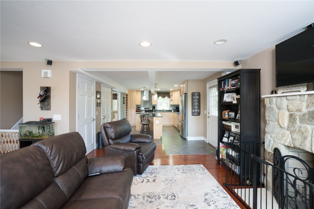 209 Log Road Smithfield, RI 02917 - Photo 17 of 37