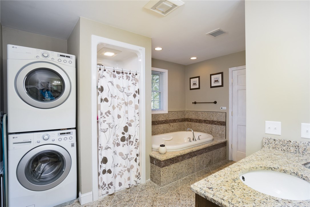 209 Log Road Smithfield, RI 02917 - Photo 26 of 37