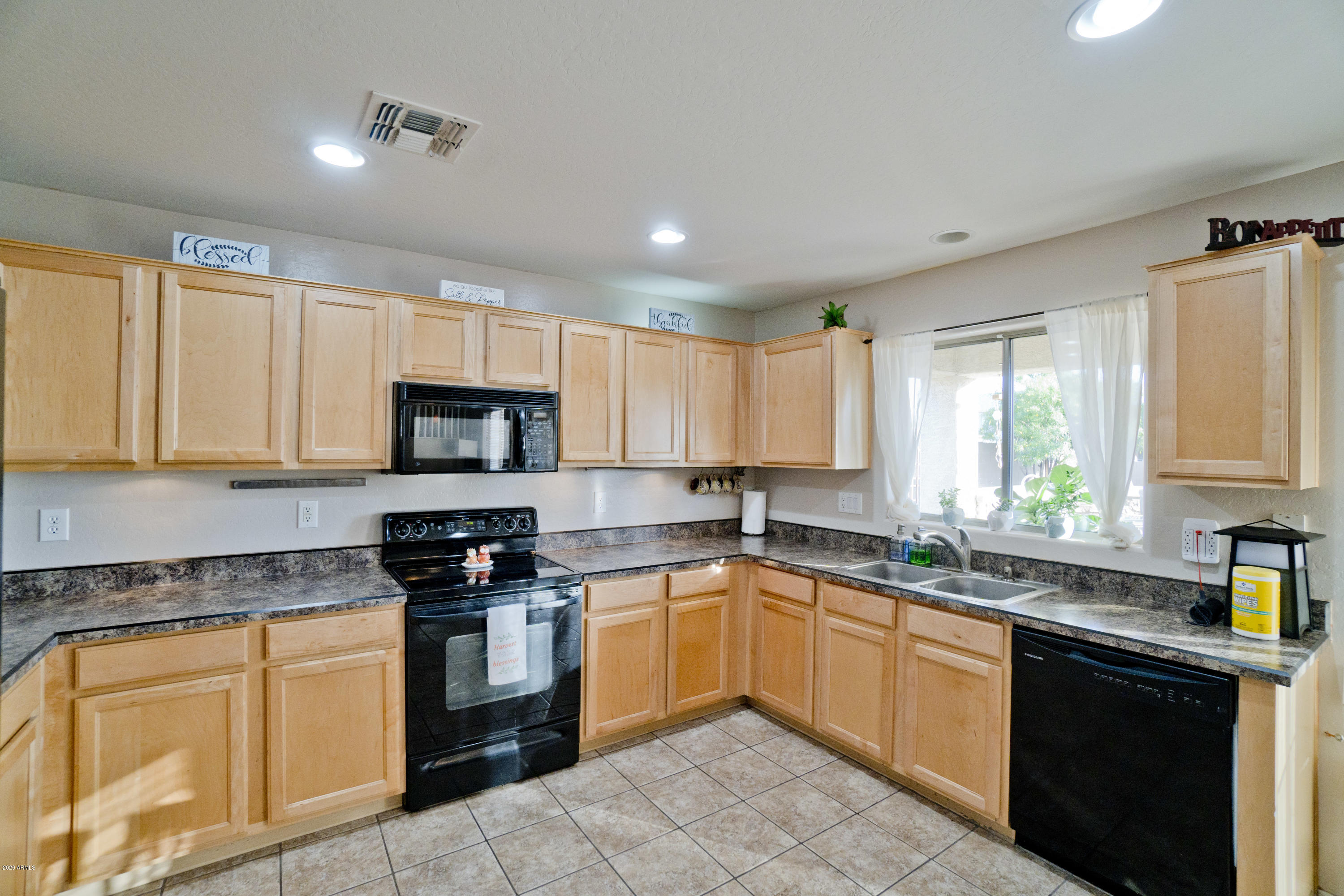 2323 West Darrel Road Phoenix, AZ 85041 - Photo 17 of 34 77BB765F-4D6E-4EB3-B818-EF6B3D36B461