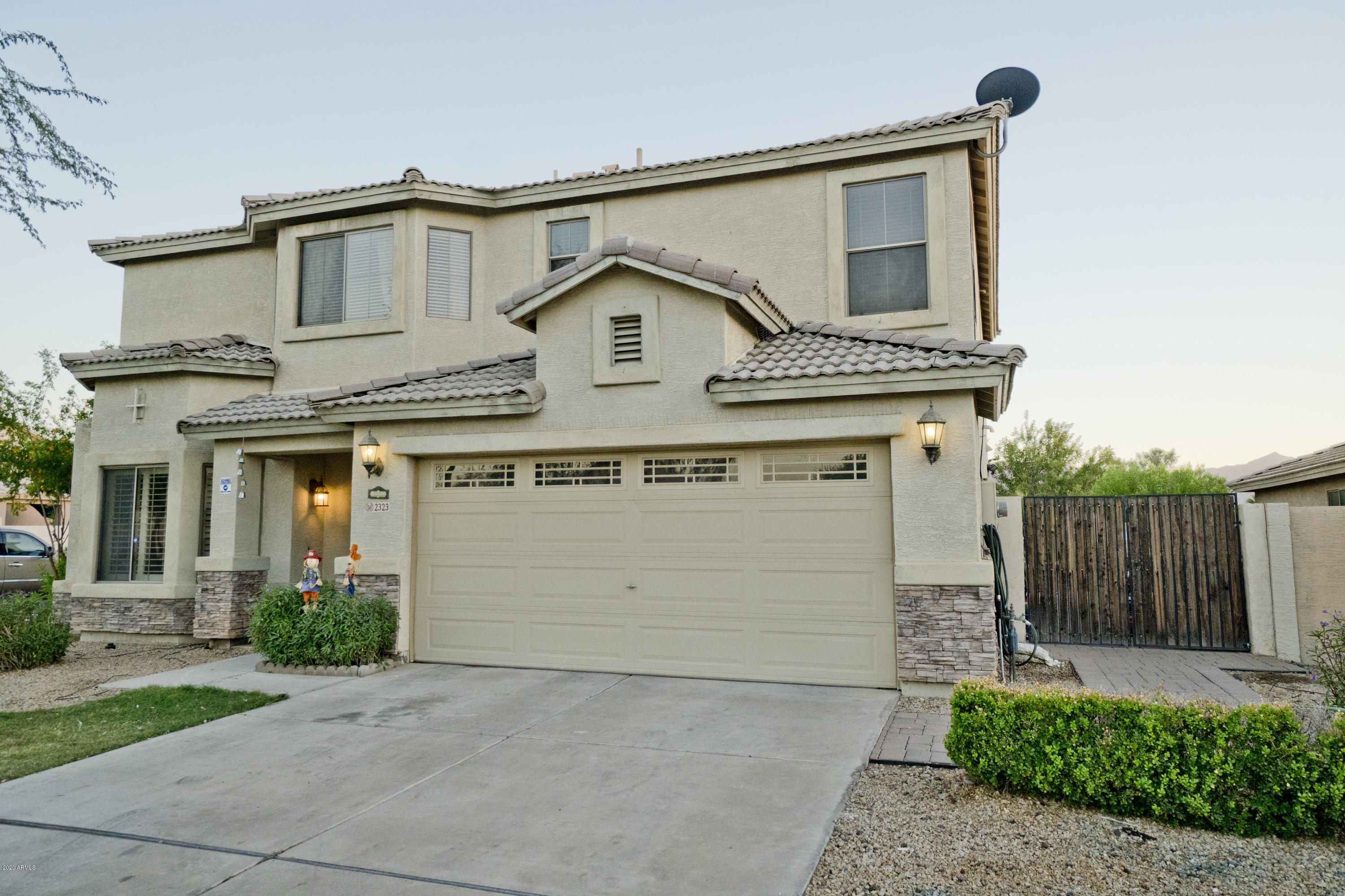 2323 West Darrel Road Phoenix, AZ 85041 - Photo 4 of 34 DF03F496-5BC6-43D3-97DD-91785FB2F85D