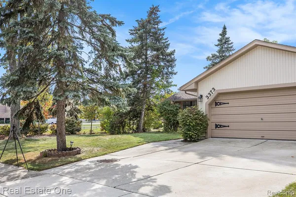 $389,900 | 3373 Auburn Drive, Troy, MI 48083