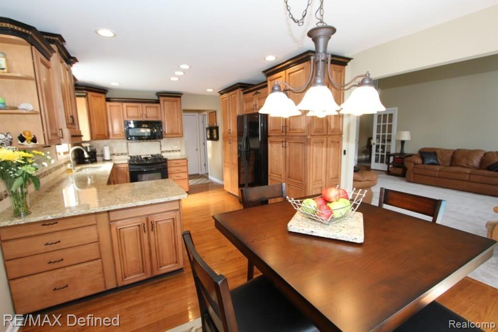 991 River Mist Drive Rochester, MI 48307 - Photo 9 of 28