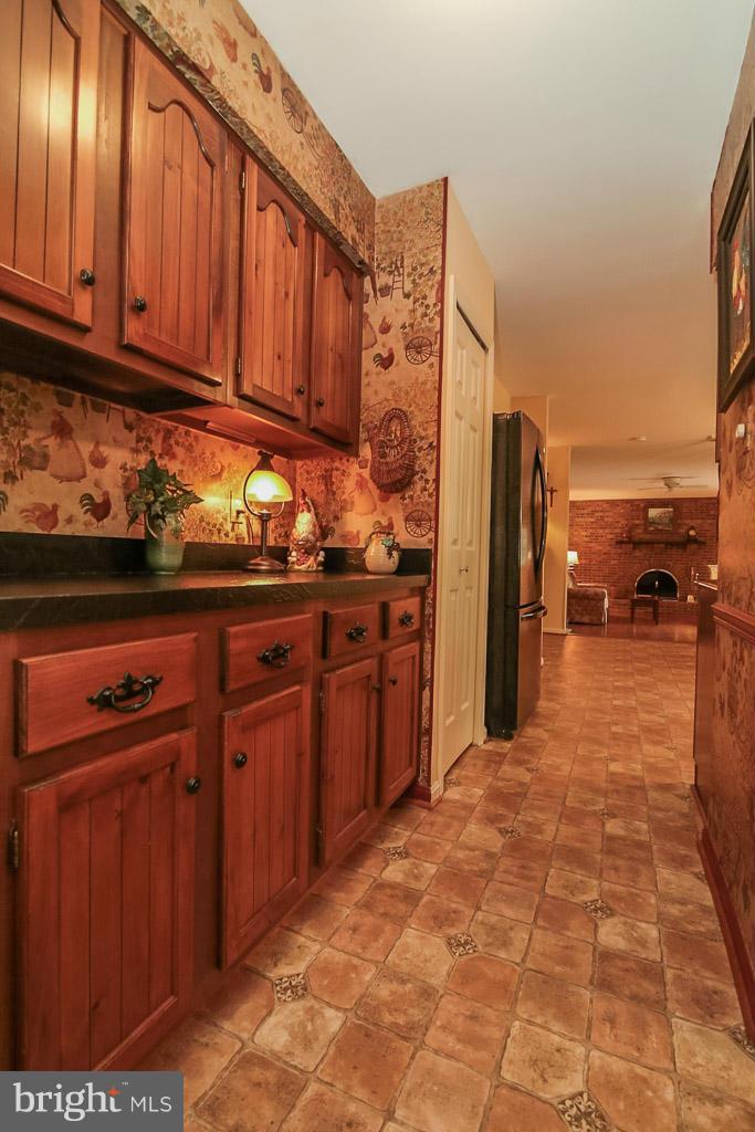 9913 Natick Road Burke, VA 22015 - Photo 7 of 30 Butler's Pantry