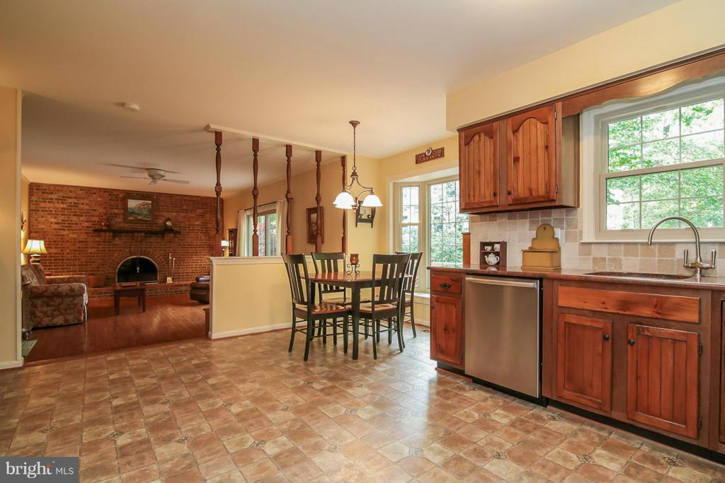 9913 Natick Road Burke, VA 22015 - Photo 9 of 30 Kitchen flows to breakfast area