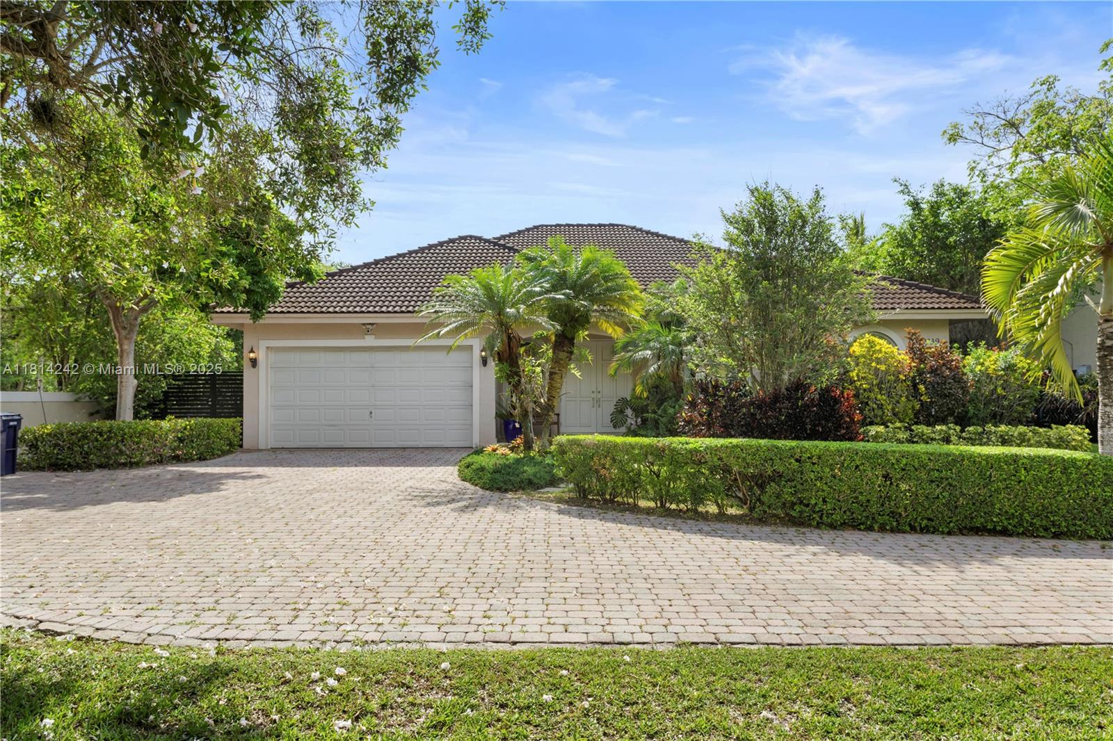 9339 Southwest 98th Place Miami, FL 33176 - Photo 2 of 33 Curb appeal and privacy