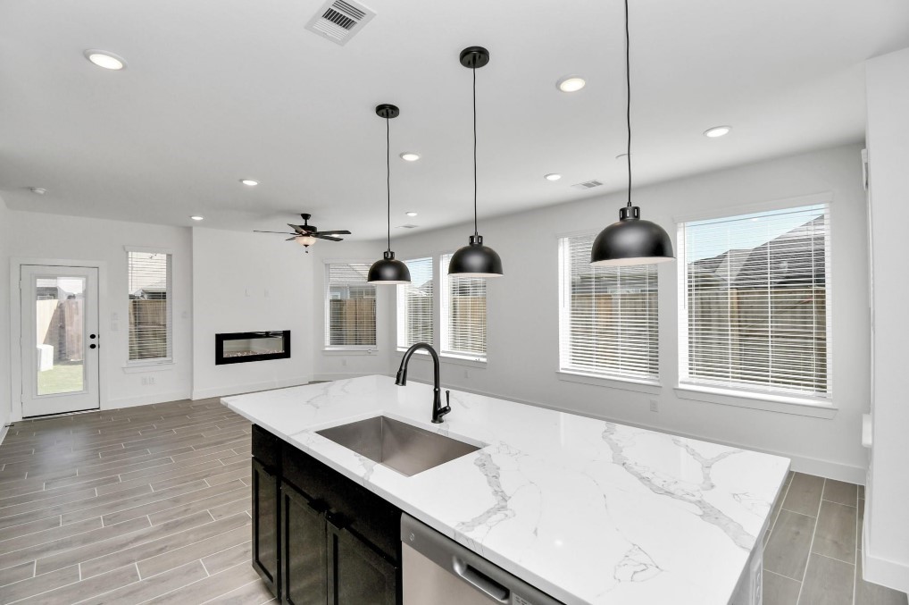 10059 Nectar Path Iowa Colony, TX 77578 - Photo 3 of 24