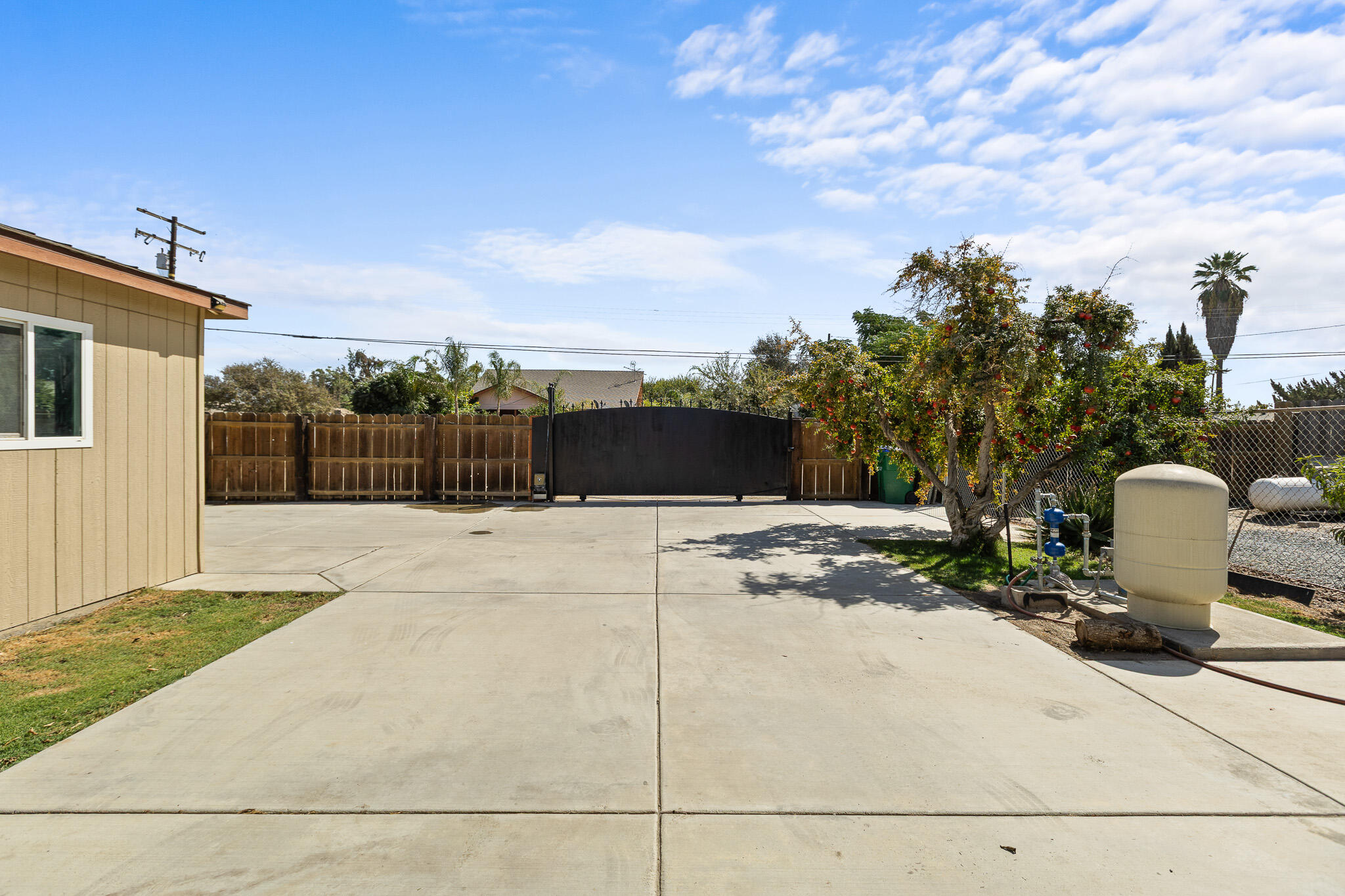 25769 Hypericum Road Visalia, CA 93292 - Photo 32 of 83 33 Driveway