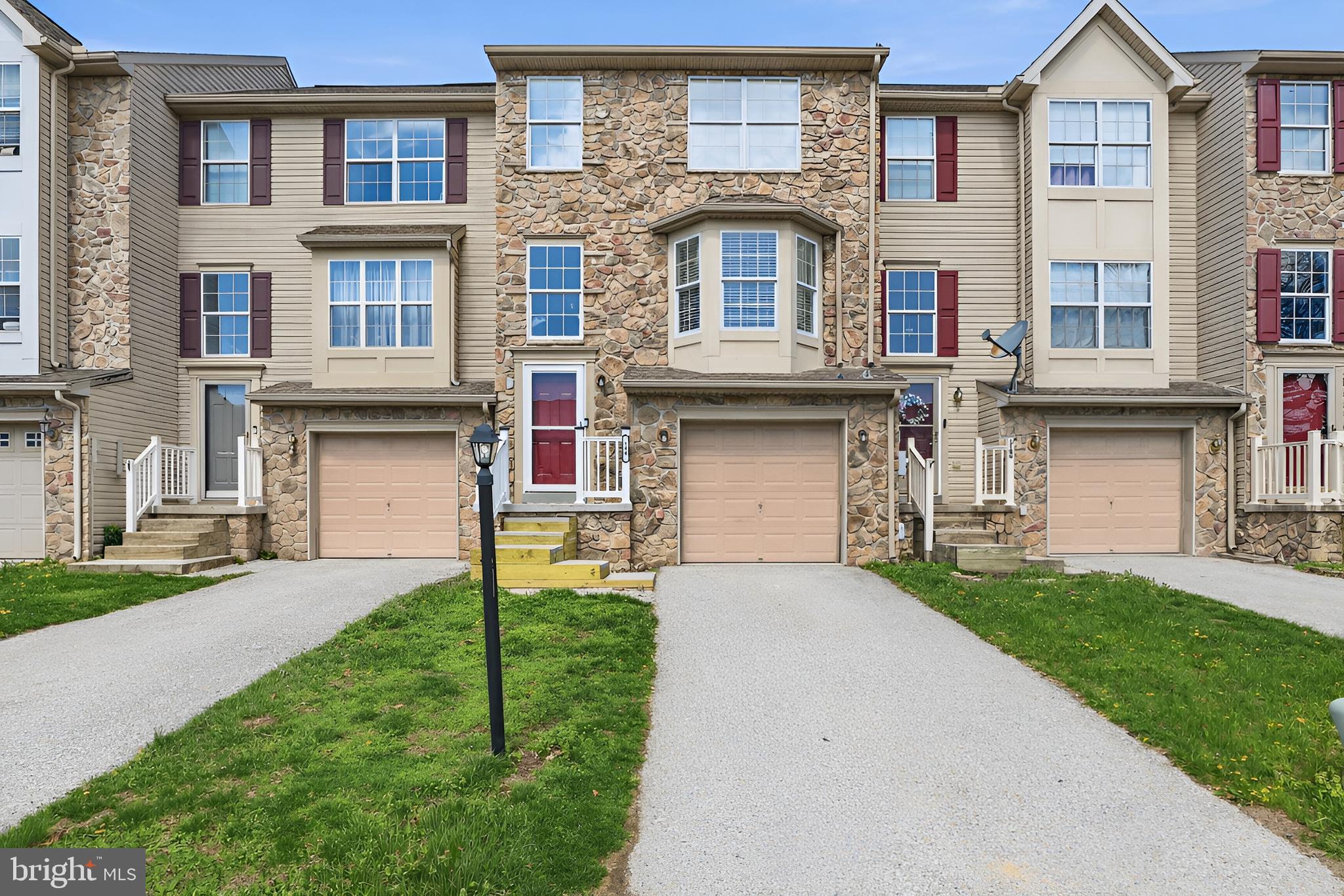 184 Sara Lane Hanover, PA 17331 - Photo 2 of 50