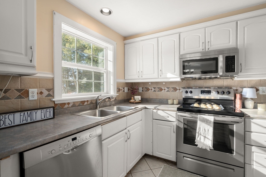 31 B Gates Road, Unit 22R Worcester, MA 01603 - Photo 11 of 29