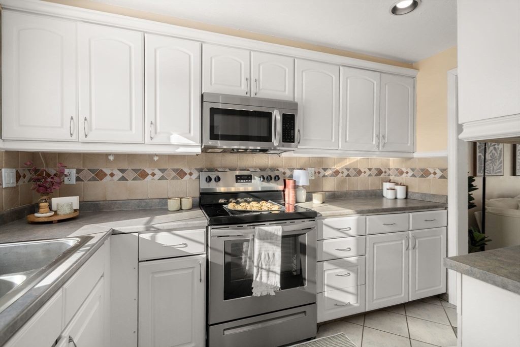 31 B Gates Road, Unit 22R Worcester, MA 01603 - Photo 12 of 29