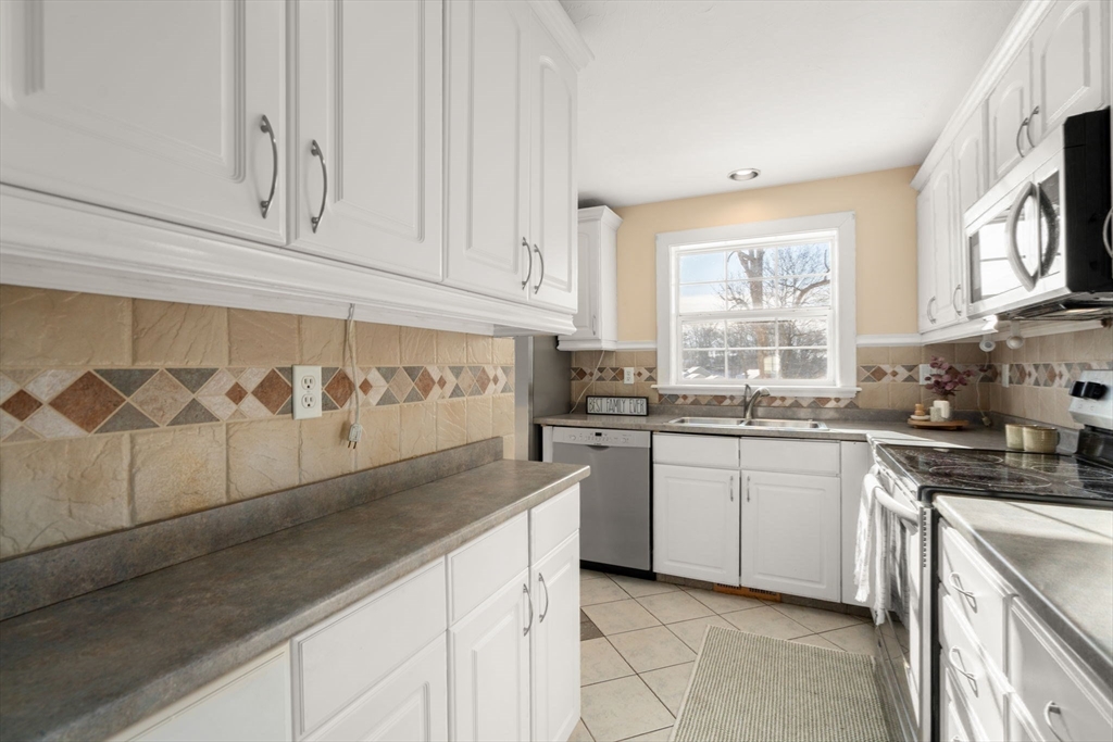 31 B Gates Road, Unit 22R Worcester, MA 01603 - Photo 13 of 29