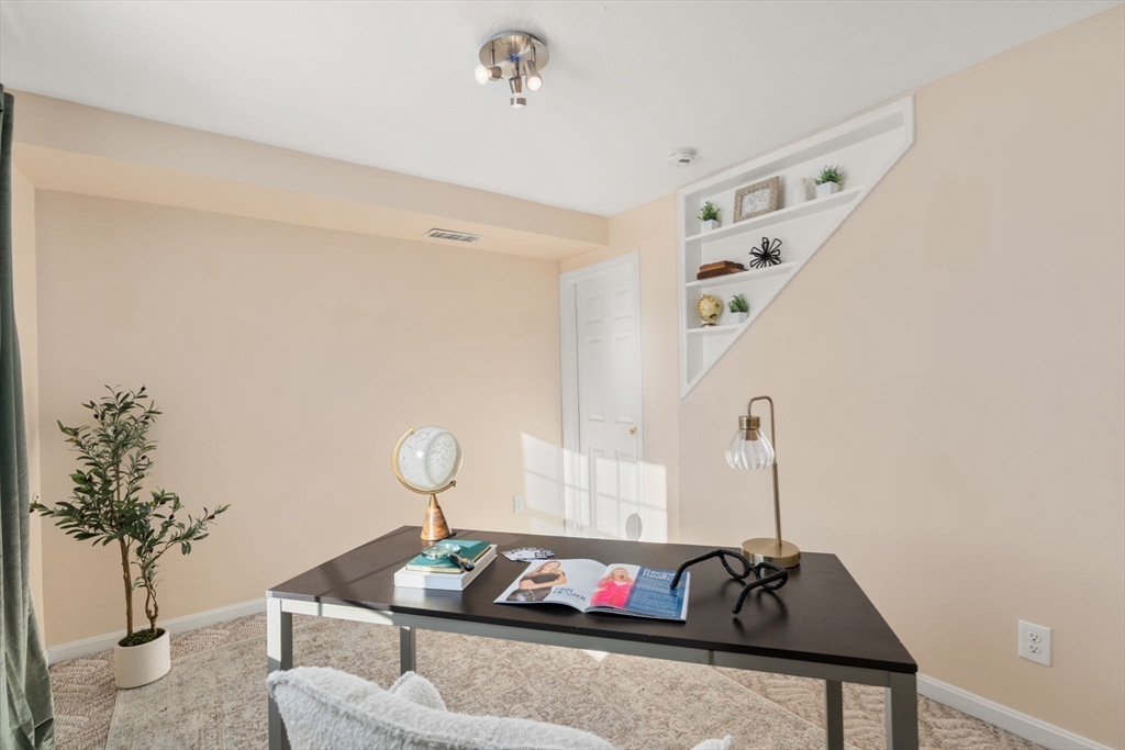 31 B Gates Road, Unit 22R Worcester, MA 01603 - Photo 21 of 29