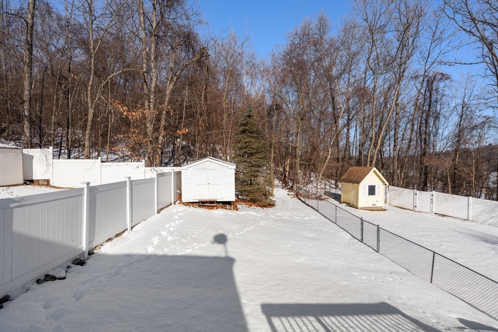 31 B Gates Road, Unit 22R Worcester, MA 01603 - Photo 26 of 29