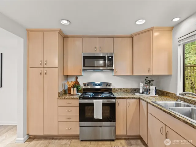 $679,000 | 3506 108th Place Northeast, Unit 2, Bellevue, WA 98004