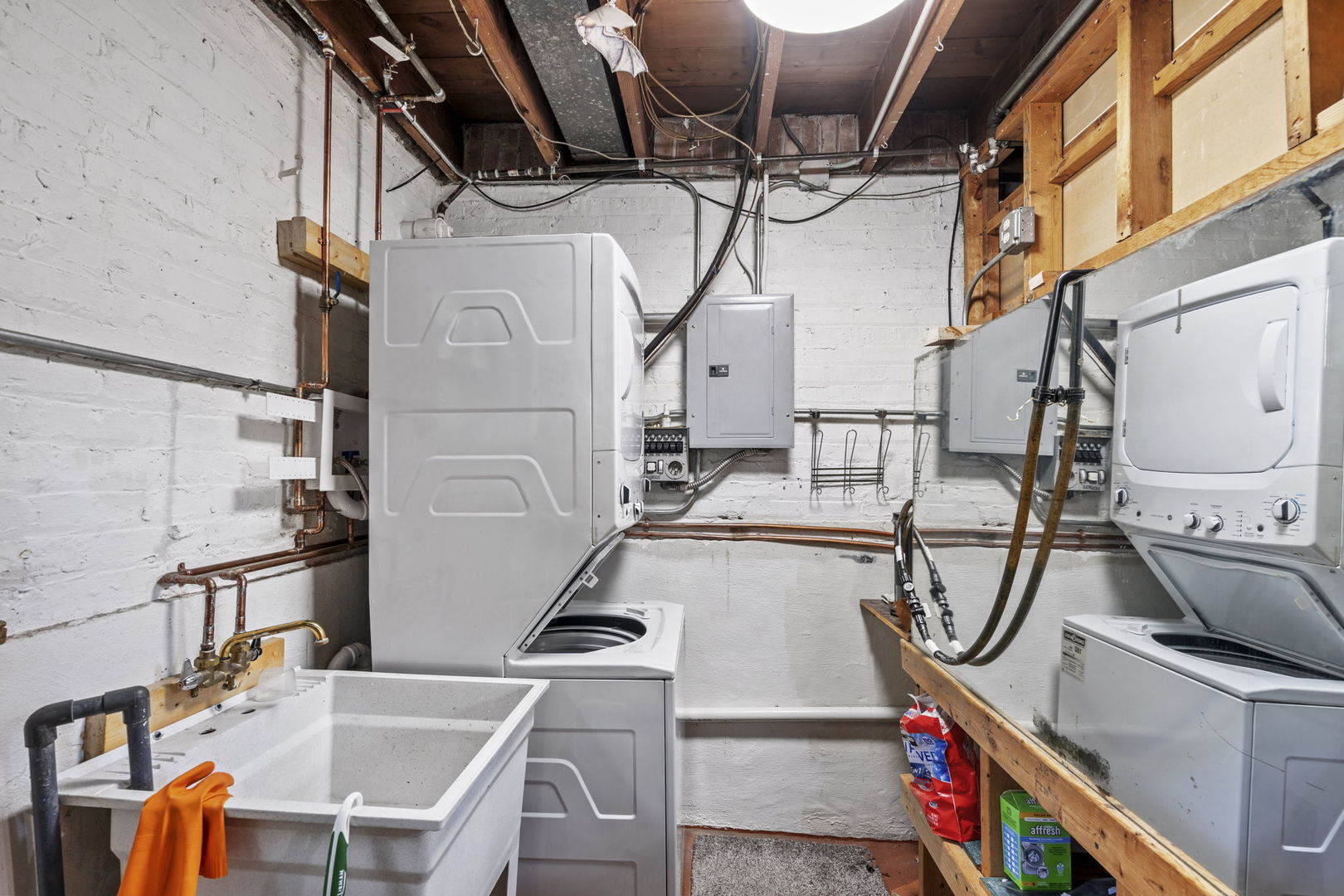 2419 Elm Street River Grove, IL 60171 - Photo 14 of 15 a room with musical instruments