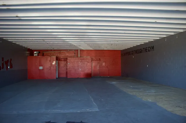 a view of a livingroom with furniture
