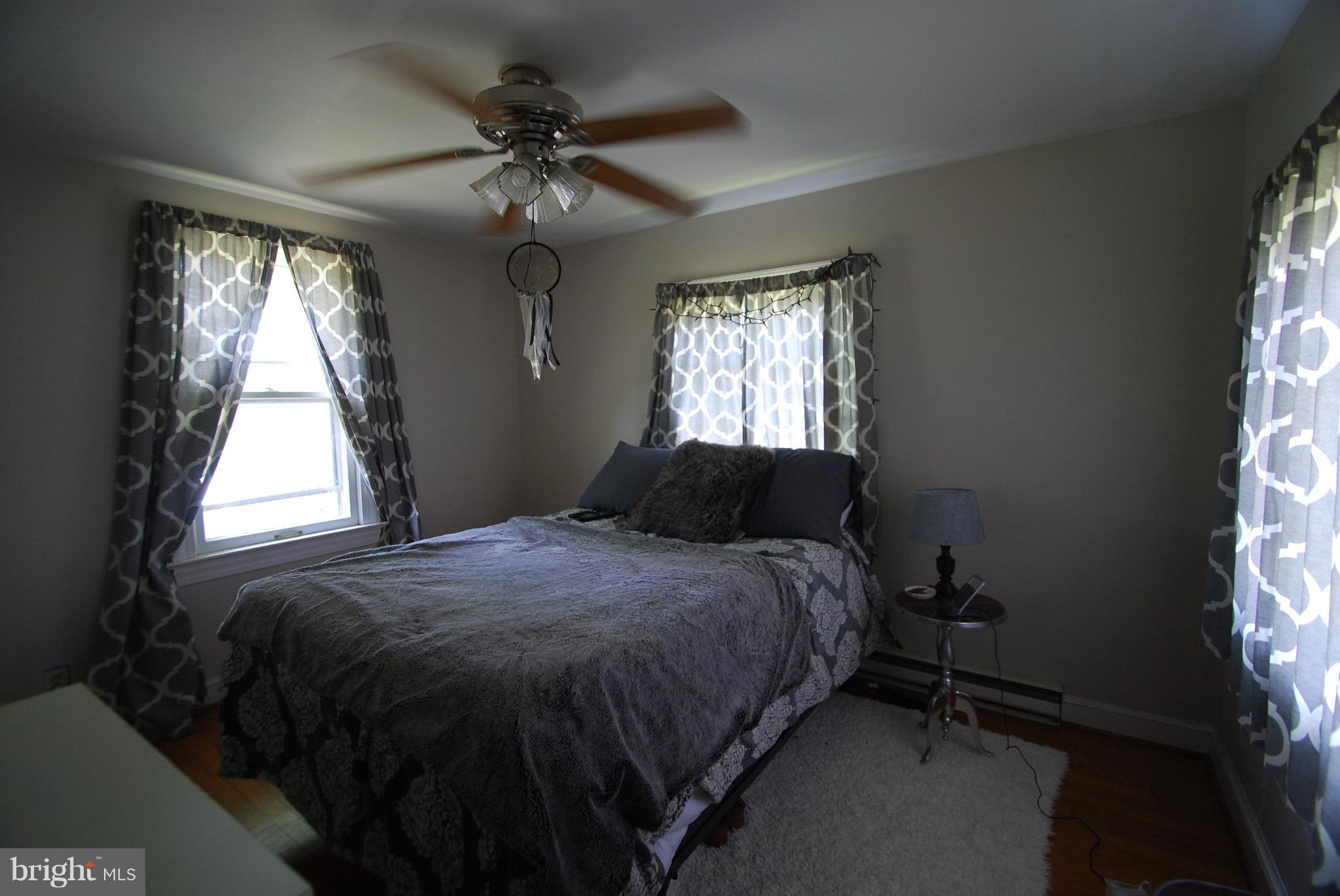 10775 Cliff Mills Road Marshall, VA 20115 - Photo 7 of 17 a bedroom with a bed and a window