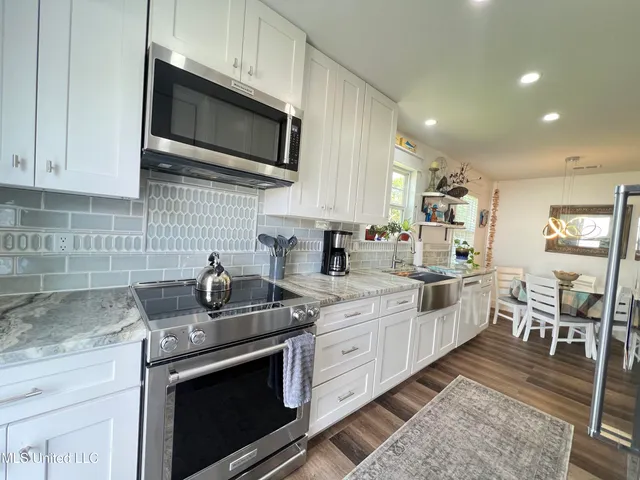 $1,500 | 412 Chadwick Avenue, Waveland, MS 39576