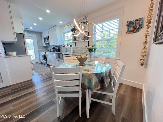 $1,500 | 412 Chadwick Avenue, Waveland, MS 39576