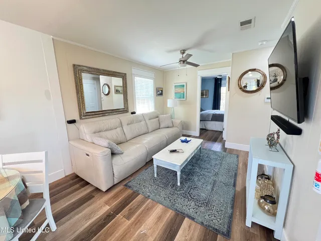 $1,500 | 412 Chadwick Avenue, Waveland, MS 39576