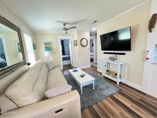 $1,500 | 412 Chadwick Avenue, Waveland, MS 39576