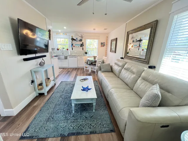 $1,500 | 412 Chadwick Avenue, Waveland, MS 39576