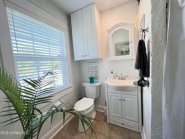 $1,500 | 412 Chadwick Avenue, Waveland, MS 39576