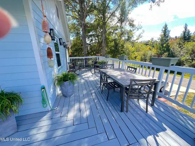 $1,500 | 412 Chadwick Avenue, Waveland, MS 39576