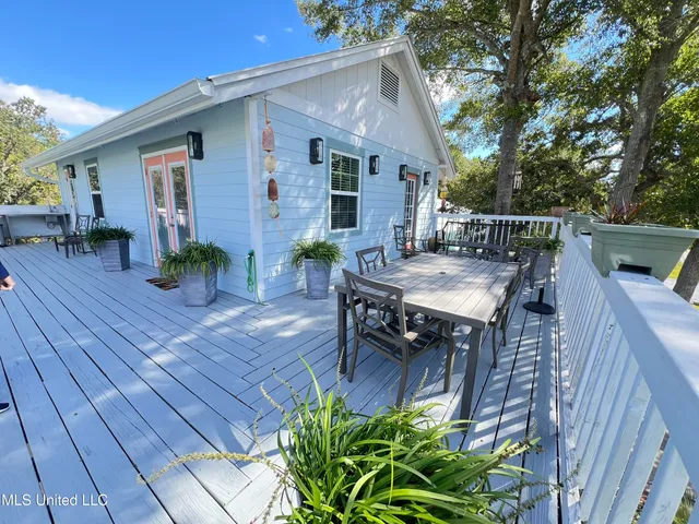 $1,500 | 412 Chadwick Avenue, Waveland, MS 39576