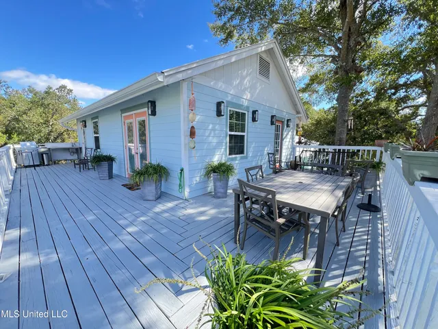 $1,500 | 412 Chadwick Avenue, Waveland, MS 39576