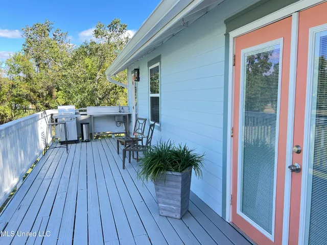 $1,500 | 412 Chadwick Avenue, Waveland, MS 39576