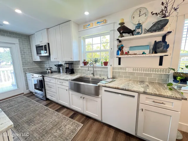 $1,500 | 412 Chadwick Avenue, Waveland, MS 39576