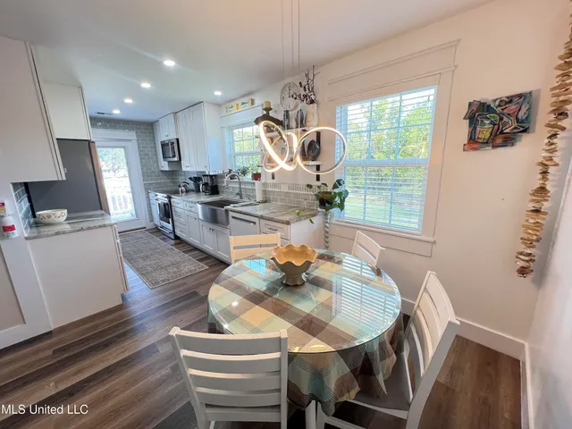 $1,500 | 412 Chadwick Avenue, Waveland, MS 39576