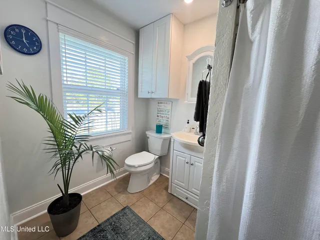 $1,500 | 412 Chadwick Avenue, Waveland, MS 39576