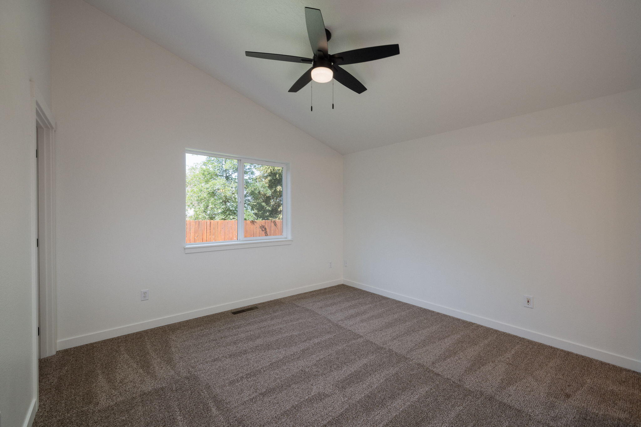 785 Northeast Tierra Road Bend, OR 97701 - Photo 10 of 21 785 NE Tiera Dr (11 of 22)