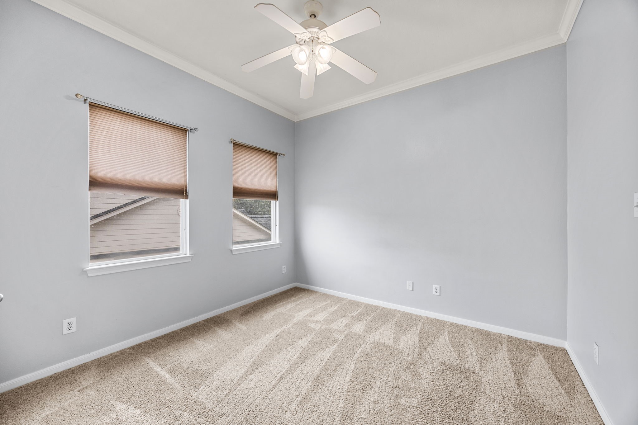 3023 Austin Street Houston, TX 77004 - Photo 21 of 26 Secondary carpeted bedroom on3rd floor has ensuite bath and walk-in closet