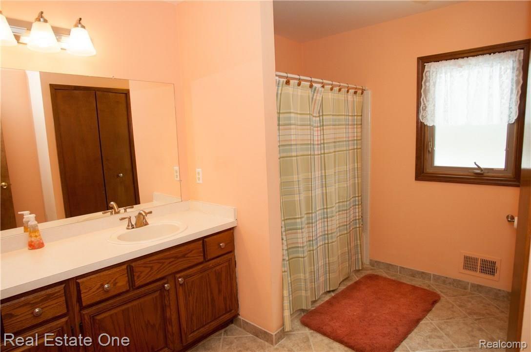 1347 Bembridge Drive Rochester, MI 48307 - Photo 28 of 66 1347-Bembridge-27.jpg