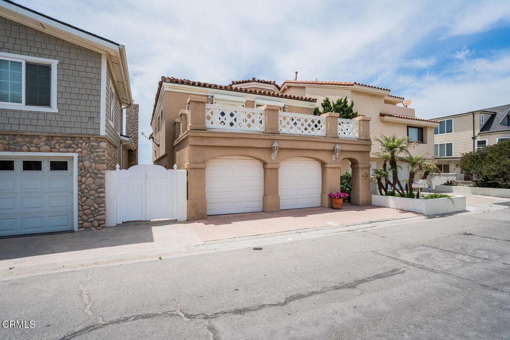 4165 Ocean Drive Oxnard, CA 93035 - Photo 5 of 44 a front view of a building with entryway