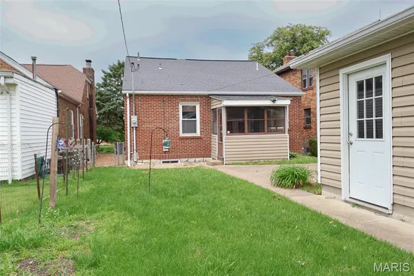 $1,800 | 6406 Woodbine Court, St. Louis, MO 63109