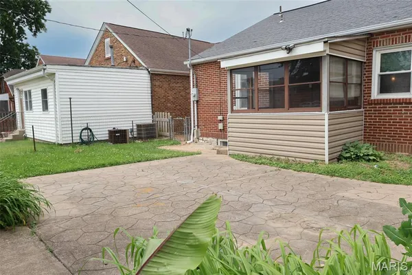 $1,800 | 6406 Woodbine Court, St. Louis, MO 63109