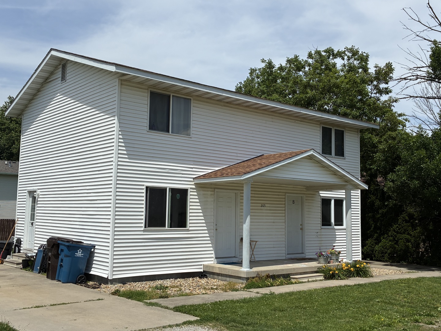 205 Logan Street Atlanta, IL 61723 - Photo 2 of 22