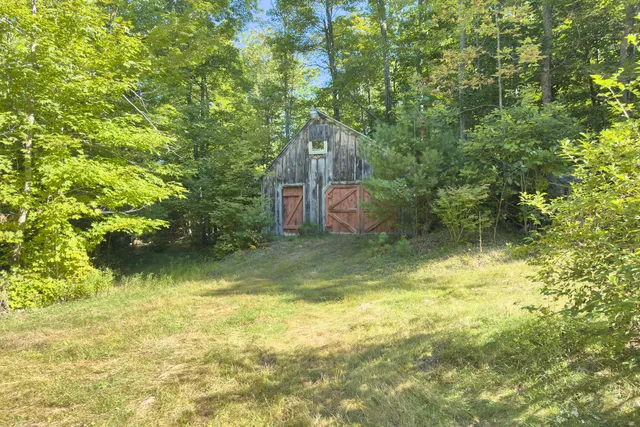 $299,900 | 815 Augusta Road, Jefferson, ME 04348