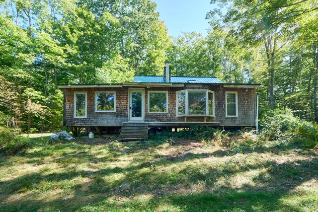 $299,900 | 815 Augusta Road, Jefferson, ME 04348