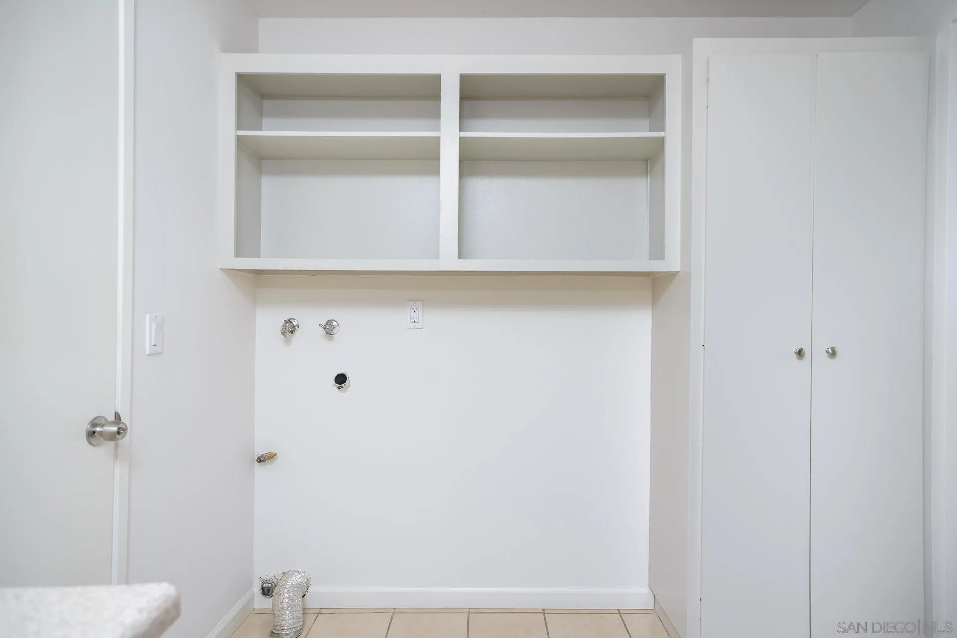 102 Magdalena Drive Oceanside, CA 92057 - Photo 25 of 48 a bathroom with a bathtub